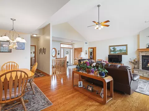 Living - 1809 Darby, Lake Summerset, IL 61019 photo 5 of 8