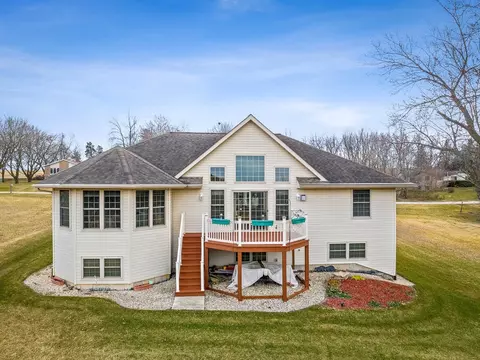 Exterior - 1809 Darby, Lake Summerset, IL 61019 photo 4 of 8