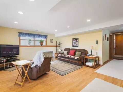 Living - 1809 Darby, Lake Summerset, IL 61019 photo 8 of 8