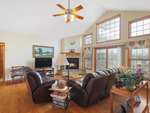 Living - 1809 Darby, Lake Summerset, IL 61019 photo 6 of 8