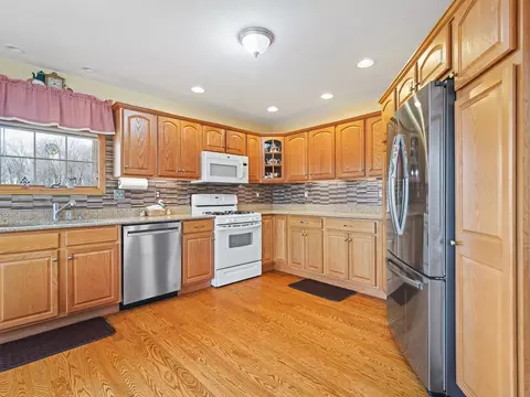Kitchen - 1809 Darby, Lake Summerset, IL 61019 photo 1 of 2