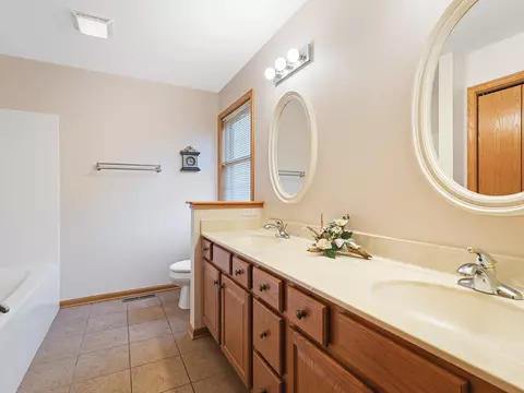 Bath - 1809 Darby, Lake Summerset, IL 61019 photo 1 of 5