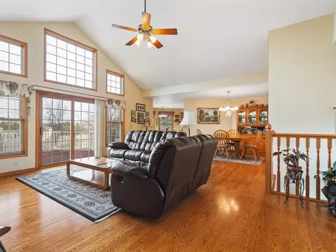 Living - 1809 Darby, Lake Summerset, IL 61019 photo 2 of 8