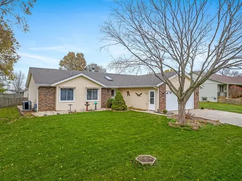5224 Red Tail Dr, Machesney Park, IL 61115