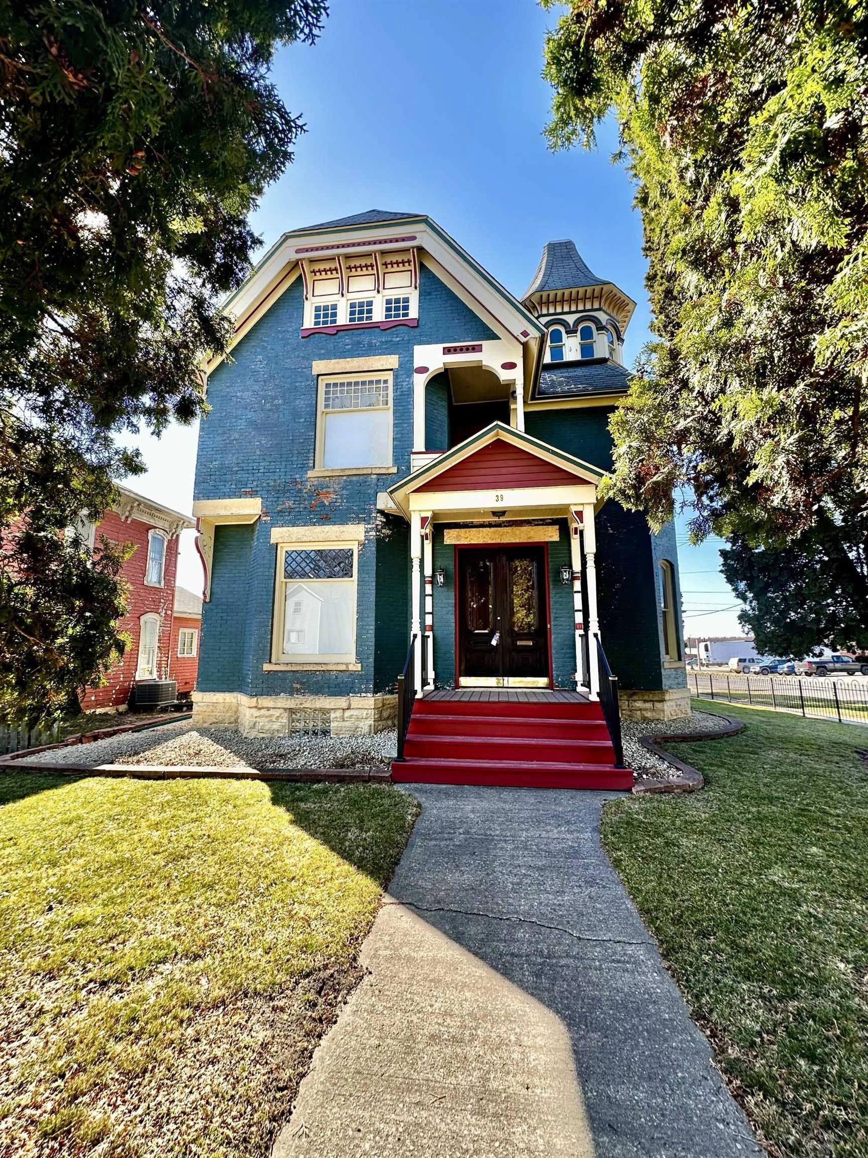 39 3rd St  
