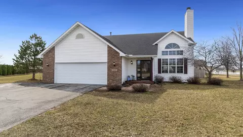 15408 Plum Ln, South Beloit, IL 61080