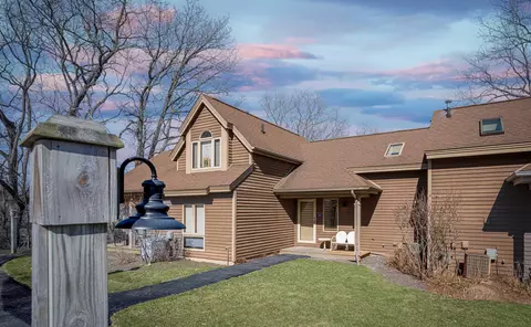 130 Walnut Hill Dr, Galena, IL 61036