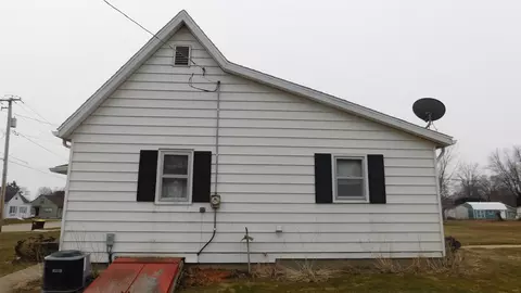 Exterior - 701 Maple St, Lena, IL 61048 photo 4 of 9