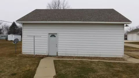 Exterior - 701 Maple St, Lena, IL 61048 photo 8 of 9
