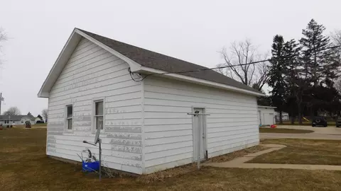 Exterior - 701 Maple St, Lena, IL 61048 photo 7 of 9