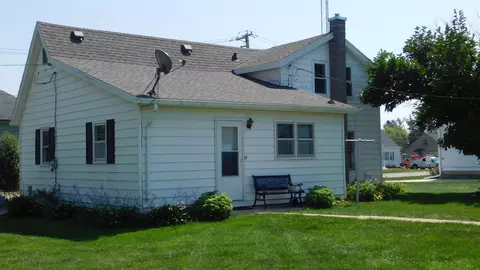 Exterior - 701 Maple St, Lena, IL 61048 photo 3 of 9
