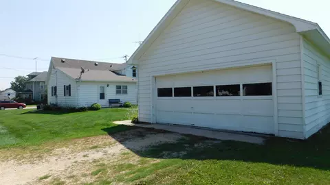 Exterior - 701 Maple St, Lena, IL 61048 photo 5 of 9
