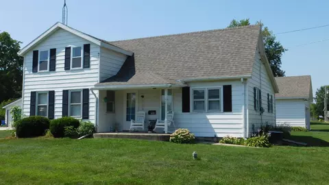 701 Maple St, Lena, IL 61048