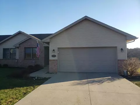 1151 W Donald Dr, Freeport, IL 61032