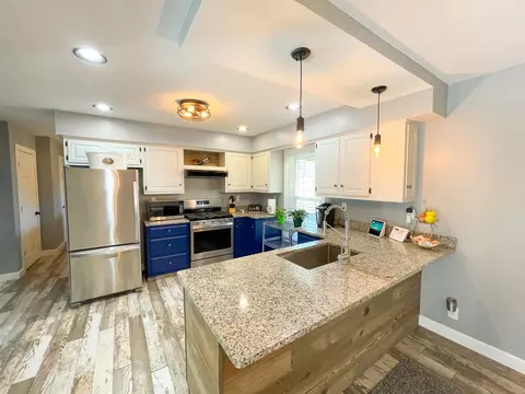 Kitchen - 10391 Moonglow Dr, Roscoe, IL 61073 photo 2 of 9