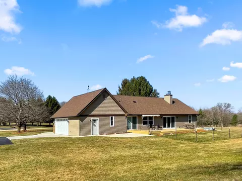 Exterior - 10391 Moonglow Dr, Roscoe, IL 61073 photo 8 of 30