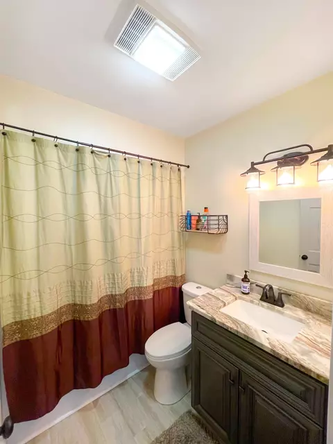Bath - 10391 Moonglow Dr, Roscoe, IL 61073 photo 1 of 4