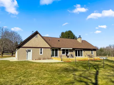 Exterior - 10391 Moonglow Dr, Roscoe, IL 61073 photo 3 of 30