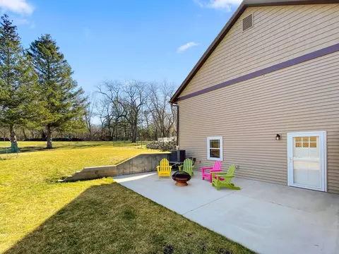 Exterior - 10391 Moonglow Dr, Roscoe, IL 61073 photo 7 of 30