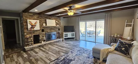Living - 10391 Moonglow Dr, Roscoe, IL 61073 photo 2 of 3
