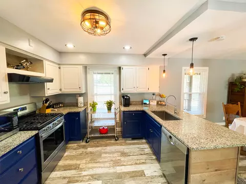 Kitchen - 10391 Moonglow Dr, Roscoe, IL 61073 photo 3 of 9