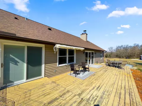 Exterior - 10391 Moonglow Dr, Roscoe, IL 61073 photo 6 of 30