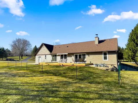 Exterior - 10391 Moonglow Dr, Roscoe, IL 61073 photo 2 of 30