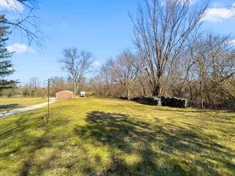 Exterior - 10391 Moonglow Dr, Roscoe, IL 61073 photo 9 of 30