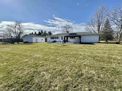 Exterior - 6694 Belvidere Rd, Roscoe, IL 61073 photo 4 of 12