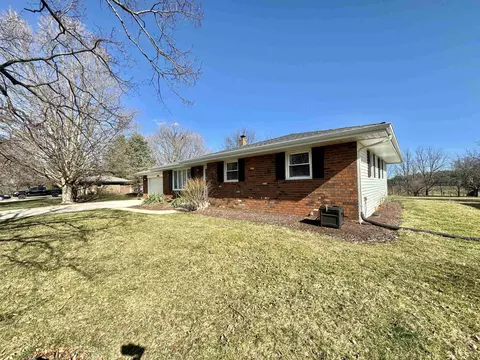 Exterior - 6694 Belvidere Rd, Roscoe, IL 61073 photo 3 of 12