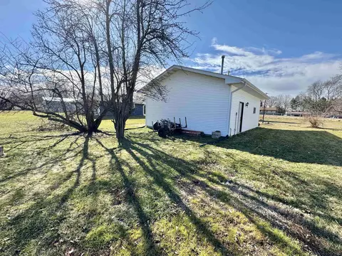Exterior - 6694 Belvidere Rd, Roscoe, IL 61073 photo 7 of 12