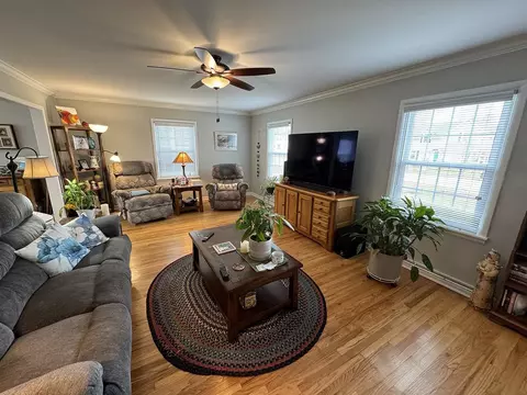 Living - 630 E Franklin St, Lanark, IL 61046 photo 4 of 11
