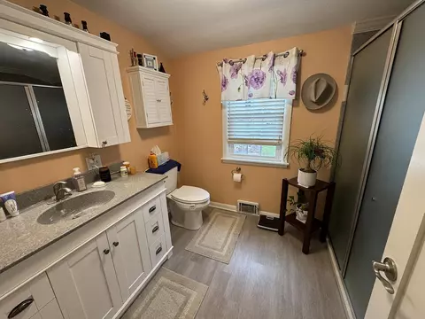 Bath - 630 E Franklin St, Lanark, IL 61046 photo 3 of 4