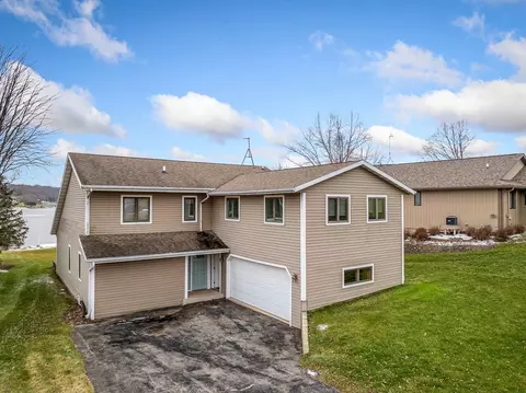 865 Breckenboro Rd, Lake Summerset, IL 61019