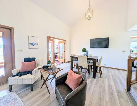 Living - 865 Breckenboro Rd, Lake Summerset, IL 61019 photo 2 of 4