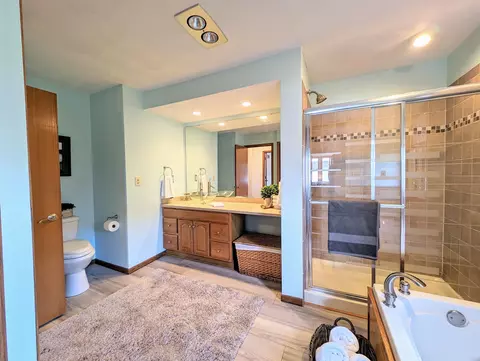 Bath - 865 Breckenboro Rd, Lake Summerset, IL 61019 photo 1 of 3