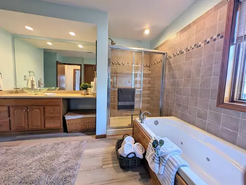 Bath - 865 Breckenboro Rd, Lake Summerset, IL 61019 photo 2 of 3