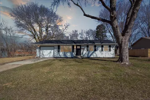 1028 Bunting Dr, Machesney Park, IL 61115