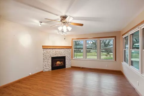 Living - 1924 Schell Dr, Rockford, IL 61109 photo 2 of 4