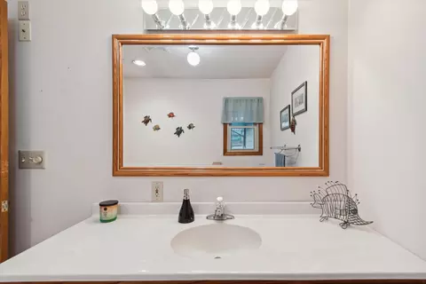Bath - 1924 Schell Dr, Rockford, IL 61109 photo 2 of 4