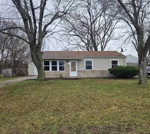 8805 Emerald Dr, Machesney Park, IL 61115
