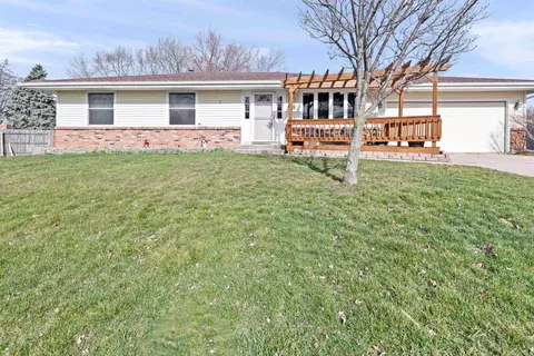 5318 Pebble Creek Trl, Loves Park, IL 61111