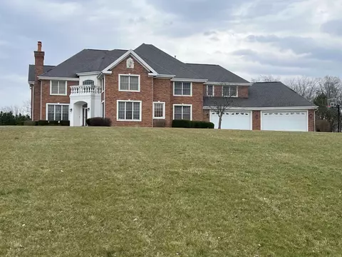401 Rolling Hills Ln, Freeport, IL 61032