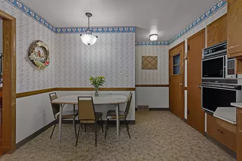 1112 Jackson St, Pecatonica, IL 61063 photo 9