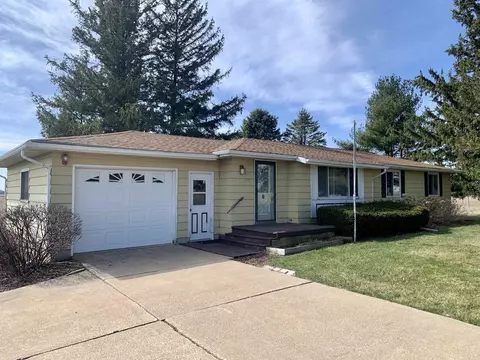 10275 E Stagecoach Trl, Warren, IL 61087