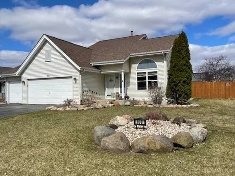 108 N Park Rd, Machesney Park, IL 61115