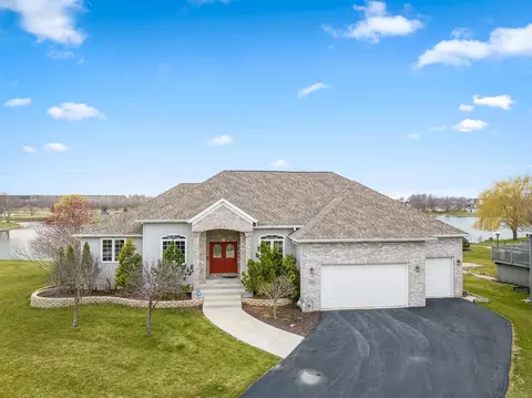 3612 Lakeshore Dr, Winnebago, IL 61088