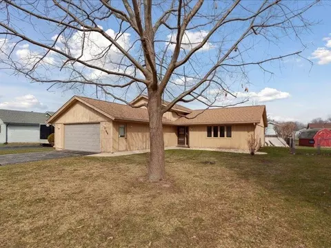 1404 14th Ave, Belvidere, IL 61008