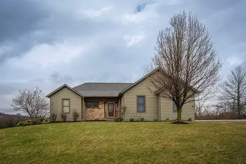 4 Saddleback Rd, Galena, IL 61036
