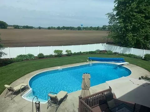 Exterior - 10590 Meadowsweet Ln, Roscoe, IL 61073 photo 4 of 5